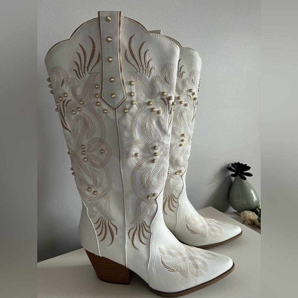 Altar’d State Vela Off White Western Boots - Size 9 NWT